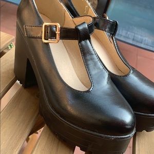 EUC Mary Jane shoes!